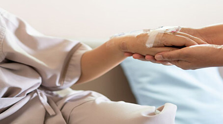 عيادة المريض: عبادة ورحمة وطريق إلى الجنة