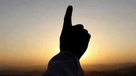  التوحيد بين غلو القبوريين واستهزاء المستهزئين