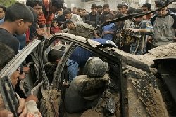 Palestinians in cross-border raid   