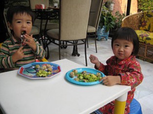 Ense&ntilde;ando buenos modales a los ni&ntilde;os